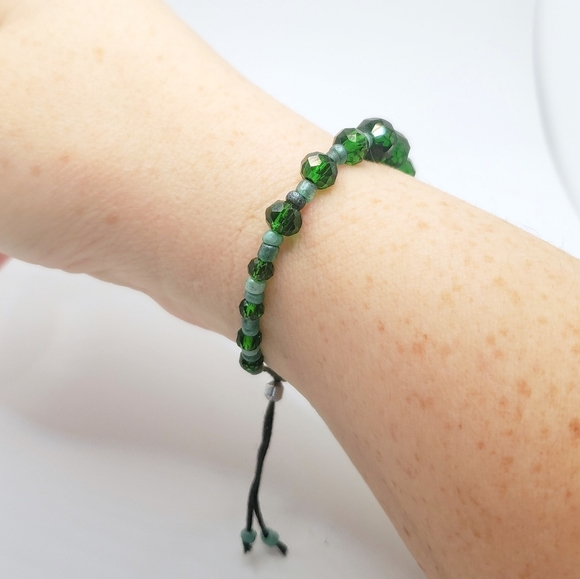 Emerald and Sea Green Beaded Friendship Bracelet - Picture 3 of 5